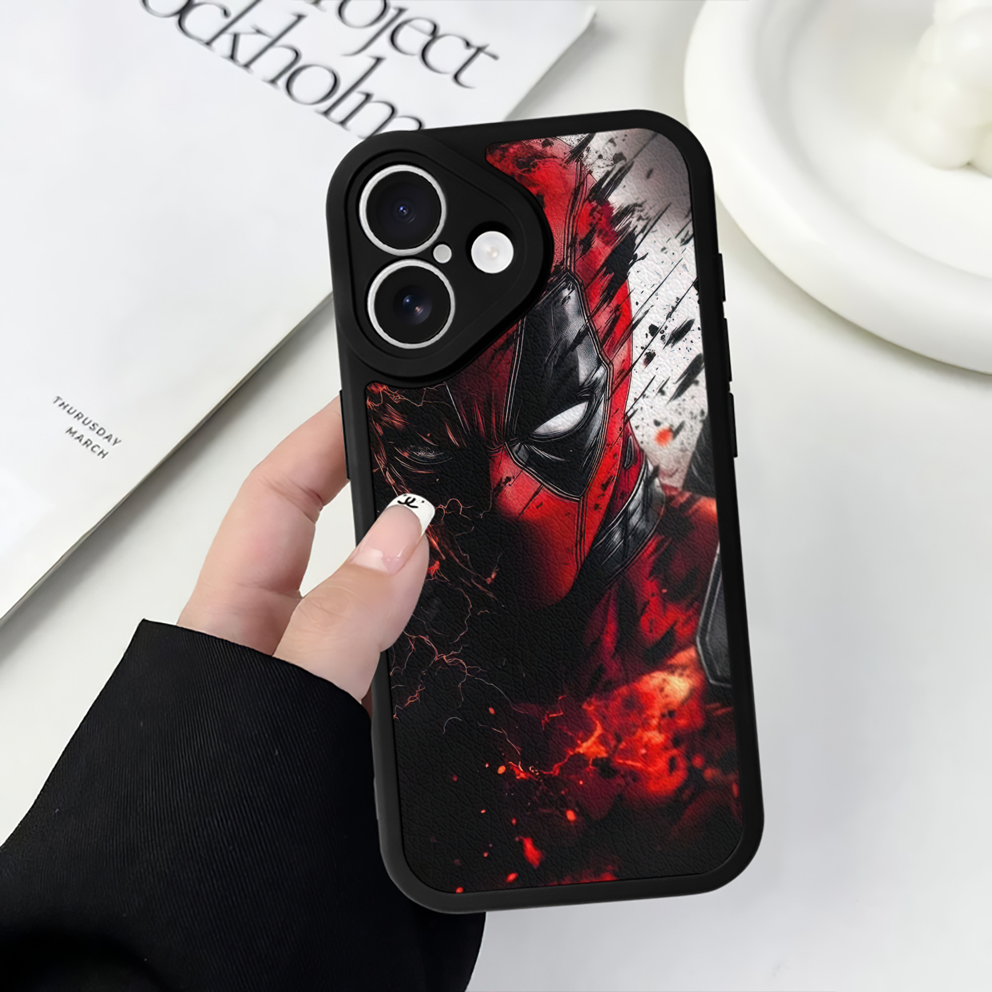 （画像用） Deadpool デッドプール 【iPhone 16シリーズ対応】シリコンスマホケース（レザー調） 材質：シリコン